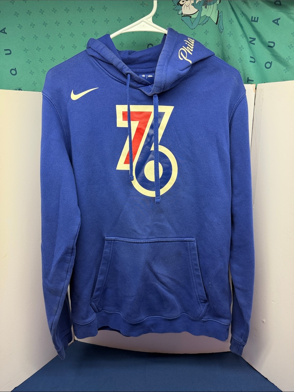 Nike Philadelphia 76er’s Graphic Blue Men's Pullover Hoodie. Medium. Nice.